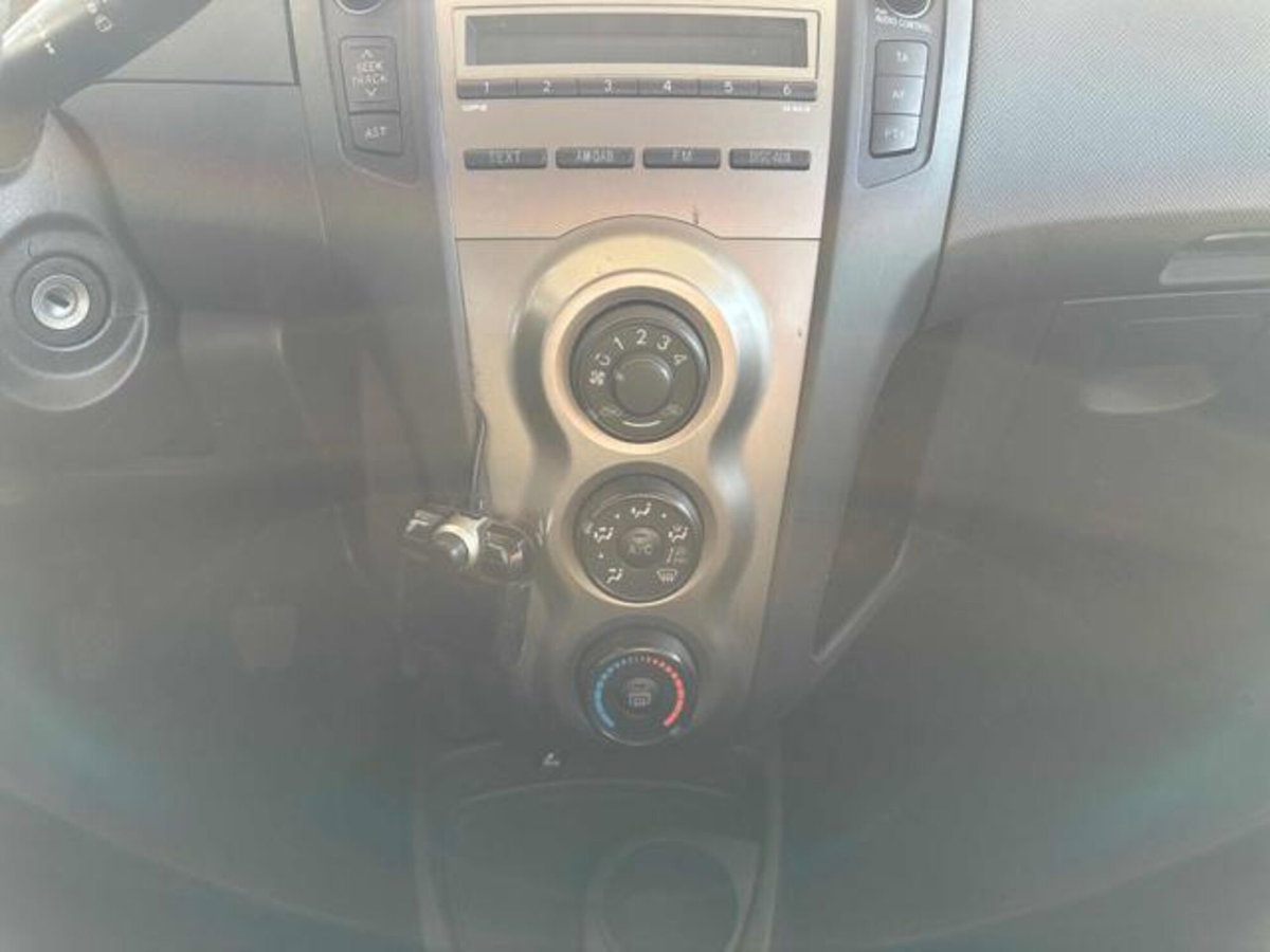 Toyota Yaris 1.0 3 porte (14)