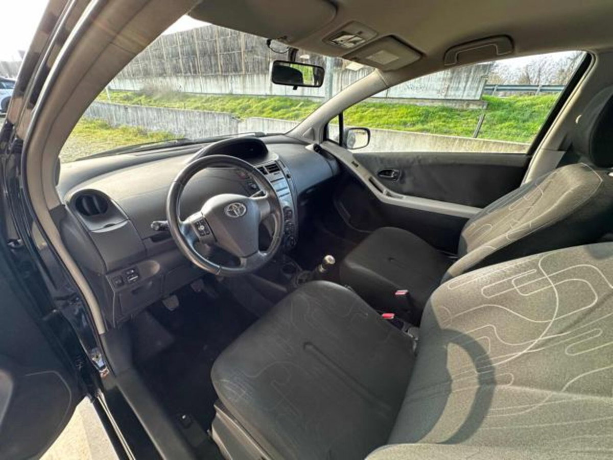Toyota Yaris 1.0 3 porte (16)