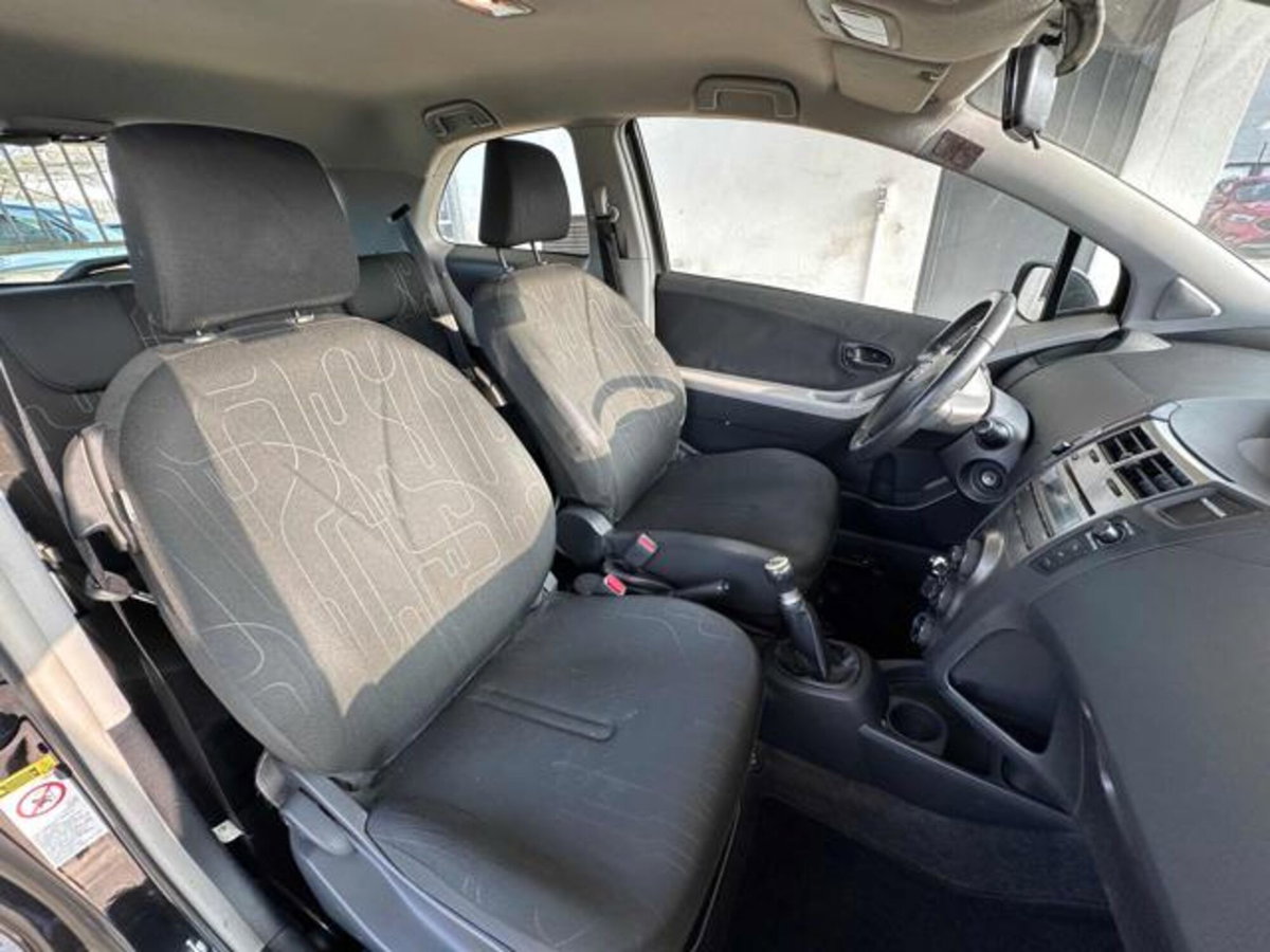 Toyota Yaris 1.0 3 porte (20)