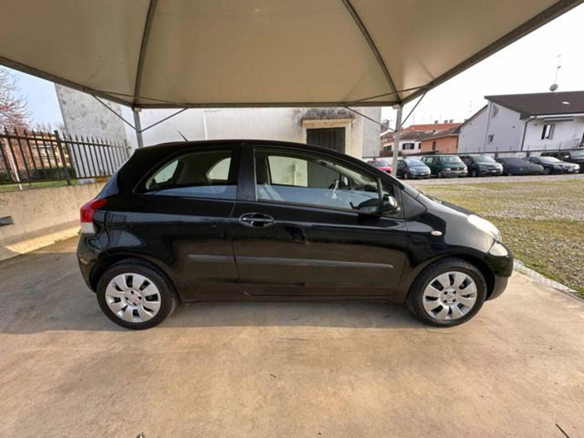 Toyota Yaris 1.0 3 porte (7)