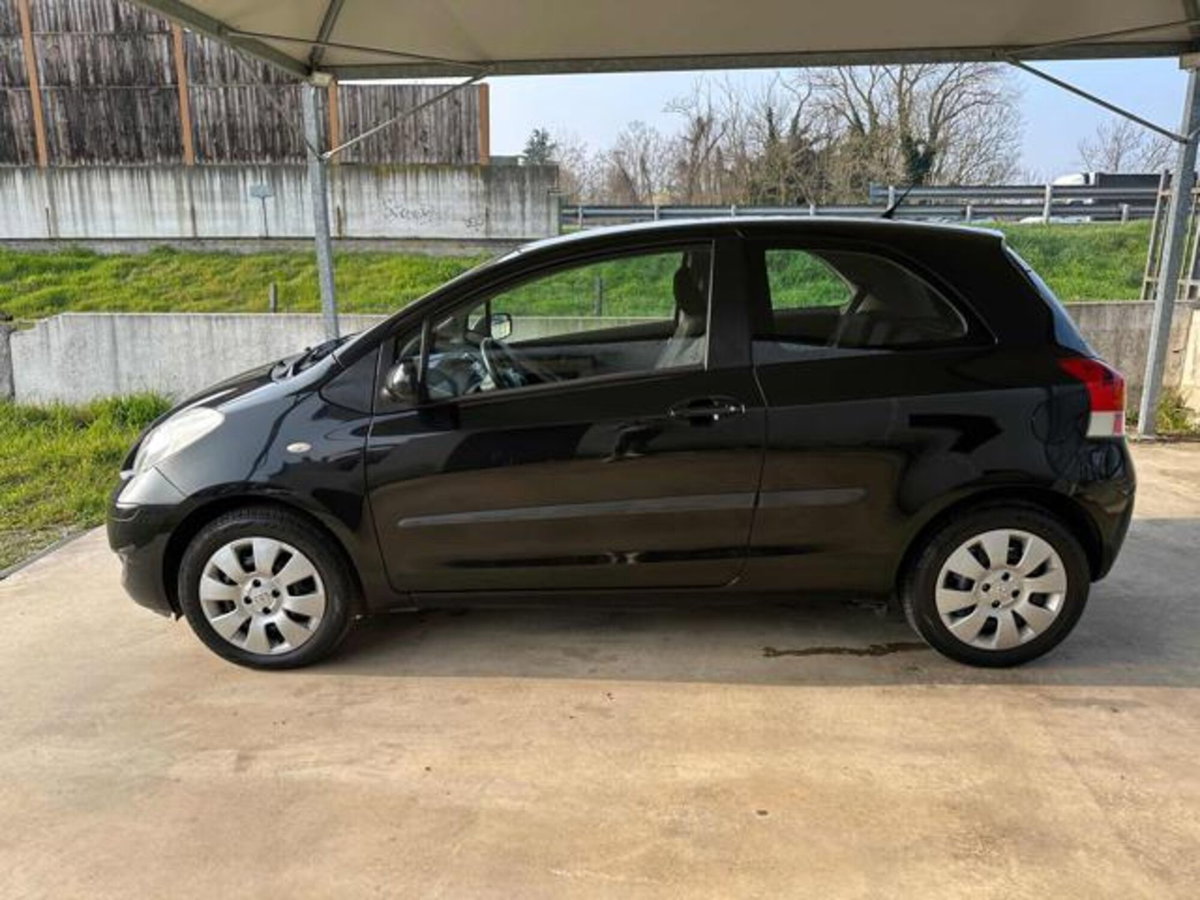 Toyota Yaris 1.0 3 porte (8)