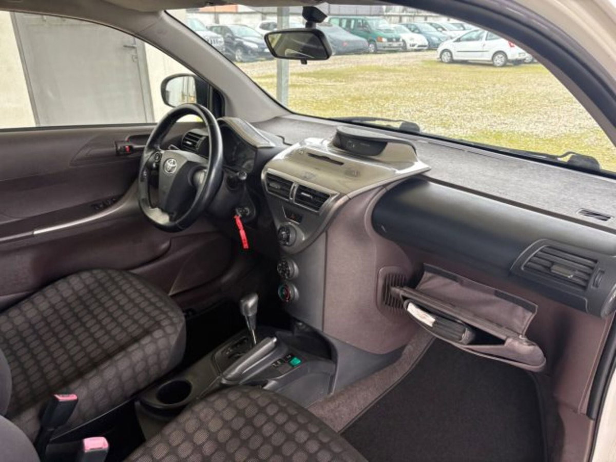 Toyota iQ 1.0 CVT Lounge (12)