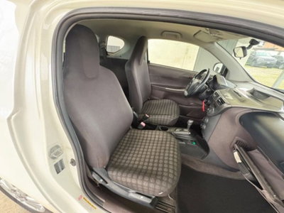 Toyota iQ 1.0 CVT Lounge (18)