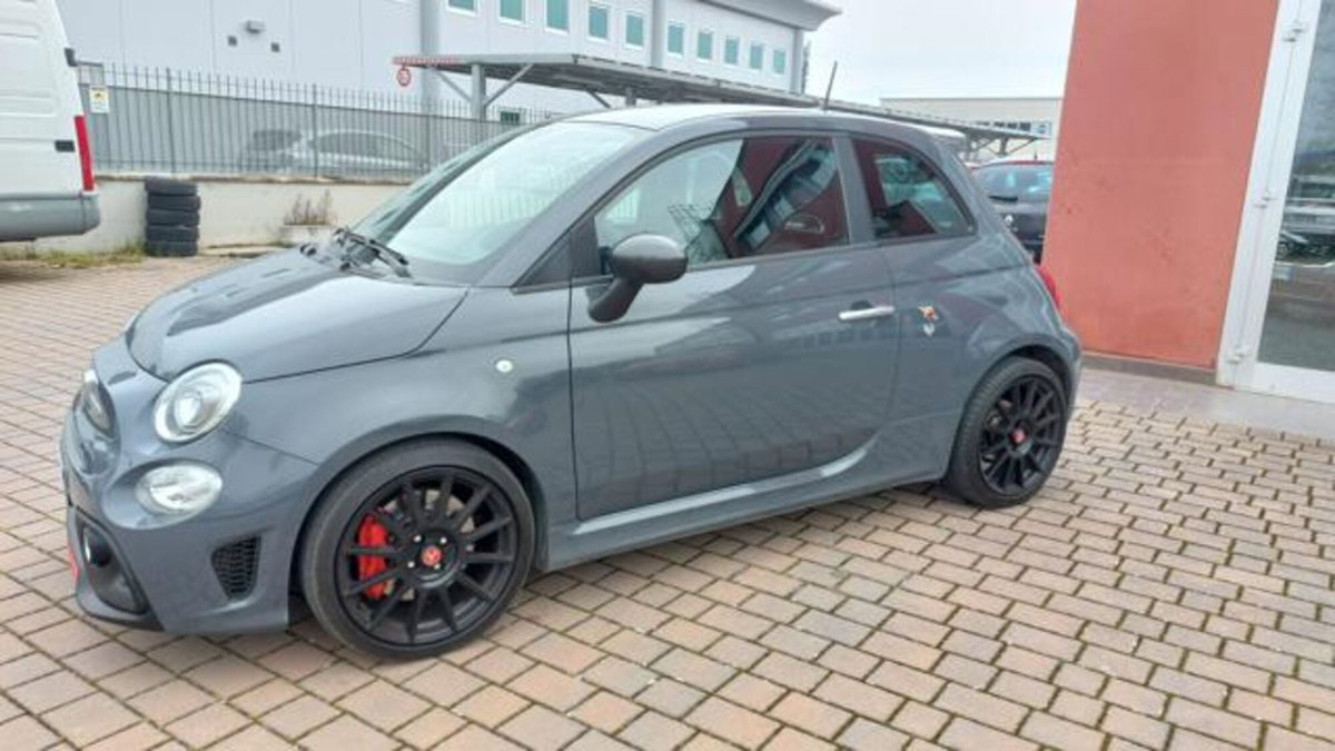 Abarth 695 695 1.4 Turbo T-Jet XSR Yamaha Limited Edition (2)