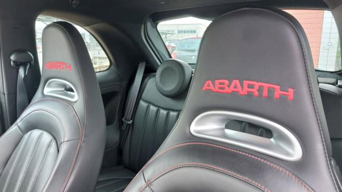 Abarth 695 695 1.4 Turbo T-Jet XSR Yamaha Limited Edition (8)