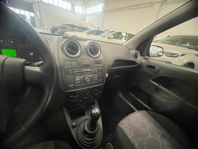 Ford Fiesta 1.2 16V 3p. Ghia (11)
