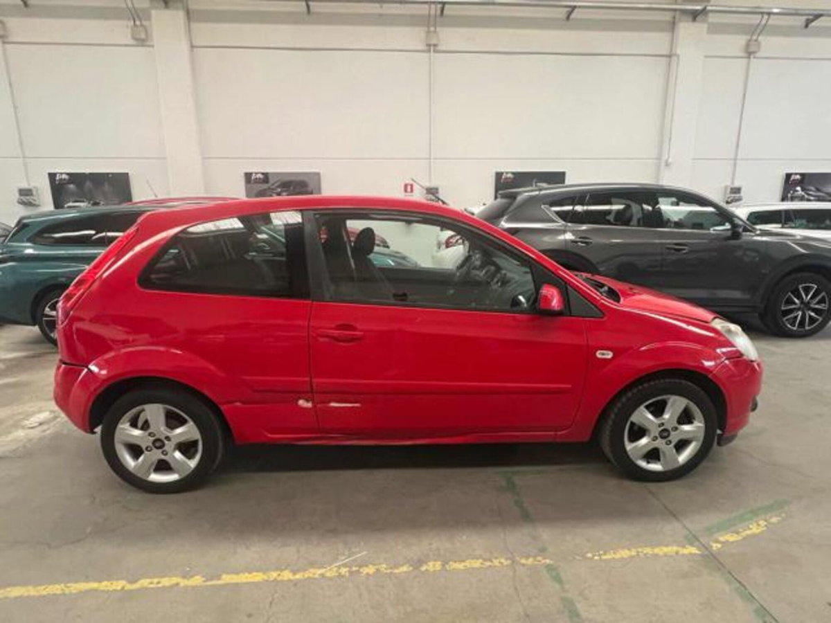 Ford Fiesta 1.2 16V 3p. Ghia (4)