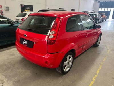 Ford Fiesta 1.2 16V 3p. Ghia (5)