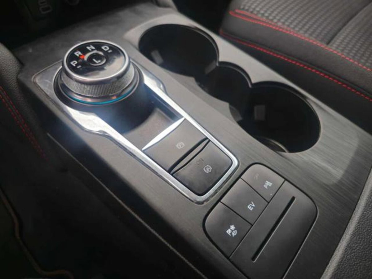 Ford Kuga 2.5 Full Hybrid 190 CV CVT 2WD ST-Line Design (15)
