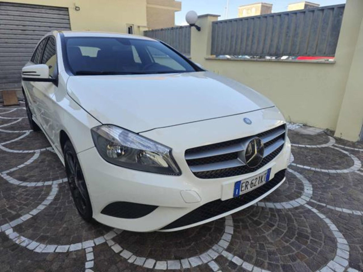 Mercedes-Benz Classe A 180 CDI BlueEFFICIENCY Automatic Sport (2)