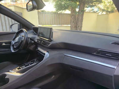 Peugeot 3008 Hybrid4 300 e-EAT8 GT (6)
