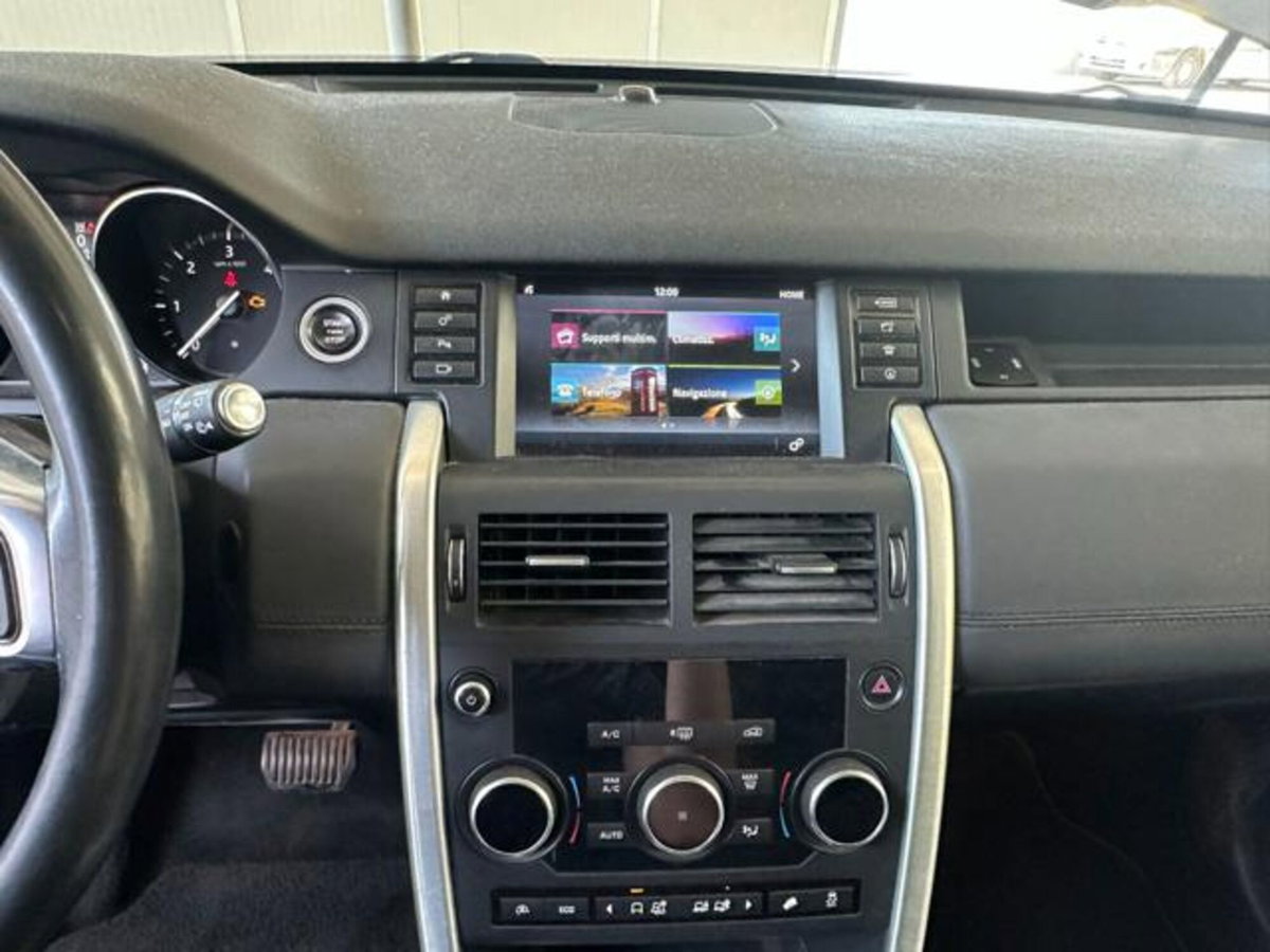 Land Rover Discovery Sport 2.0 TD4 150 CV SE (17)