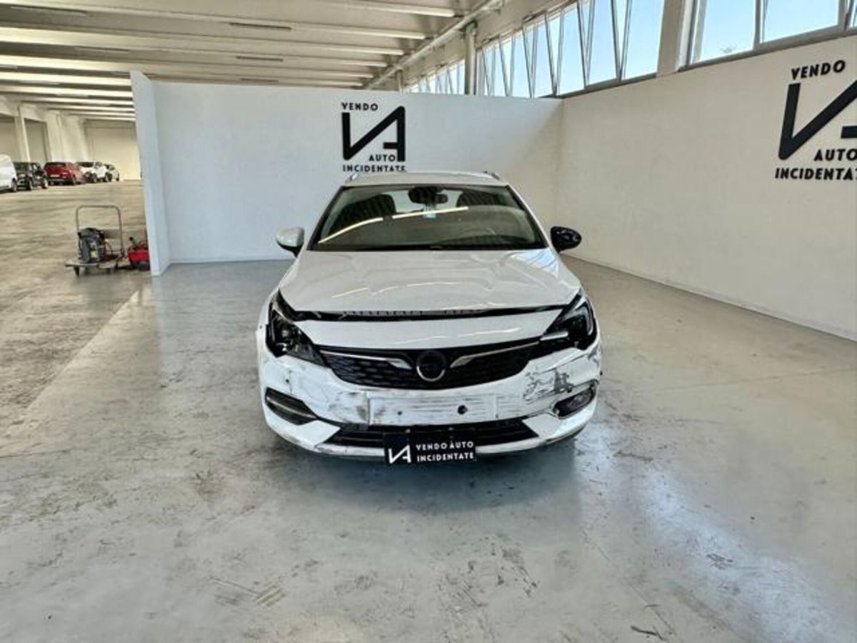 Opel Astra Station Wagon 1.2 Turbo 130 CV Sports Business Elegance (2)