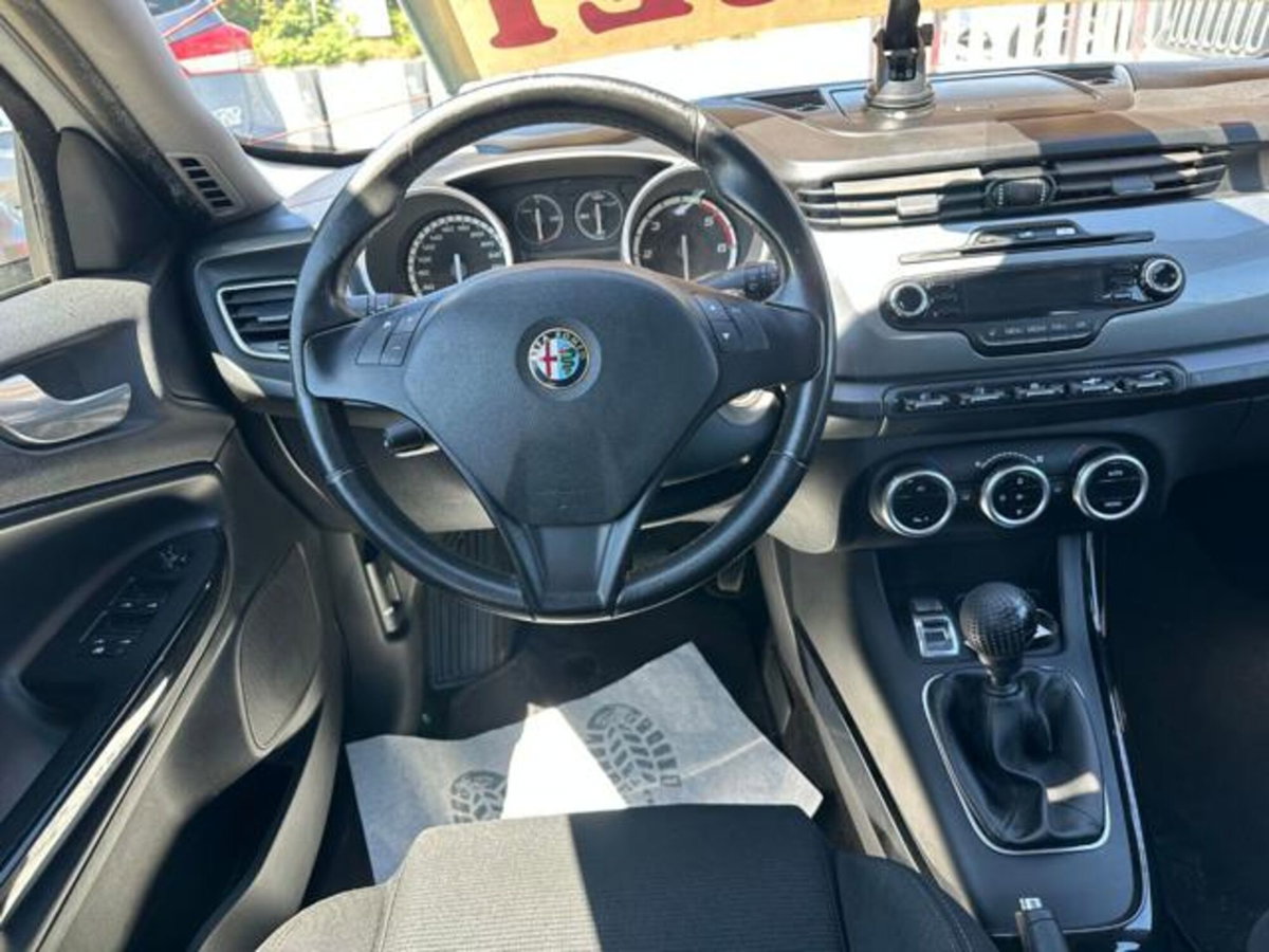 Alfa Romeo Giulietta 1.6 JTDm-2 Exclusive (11)
