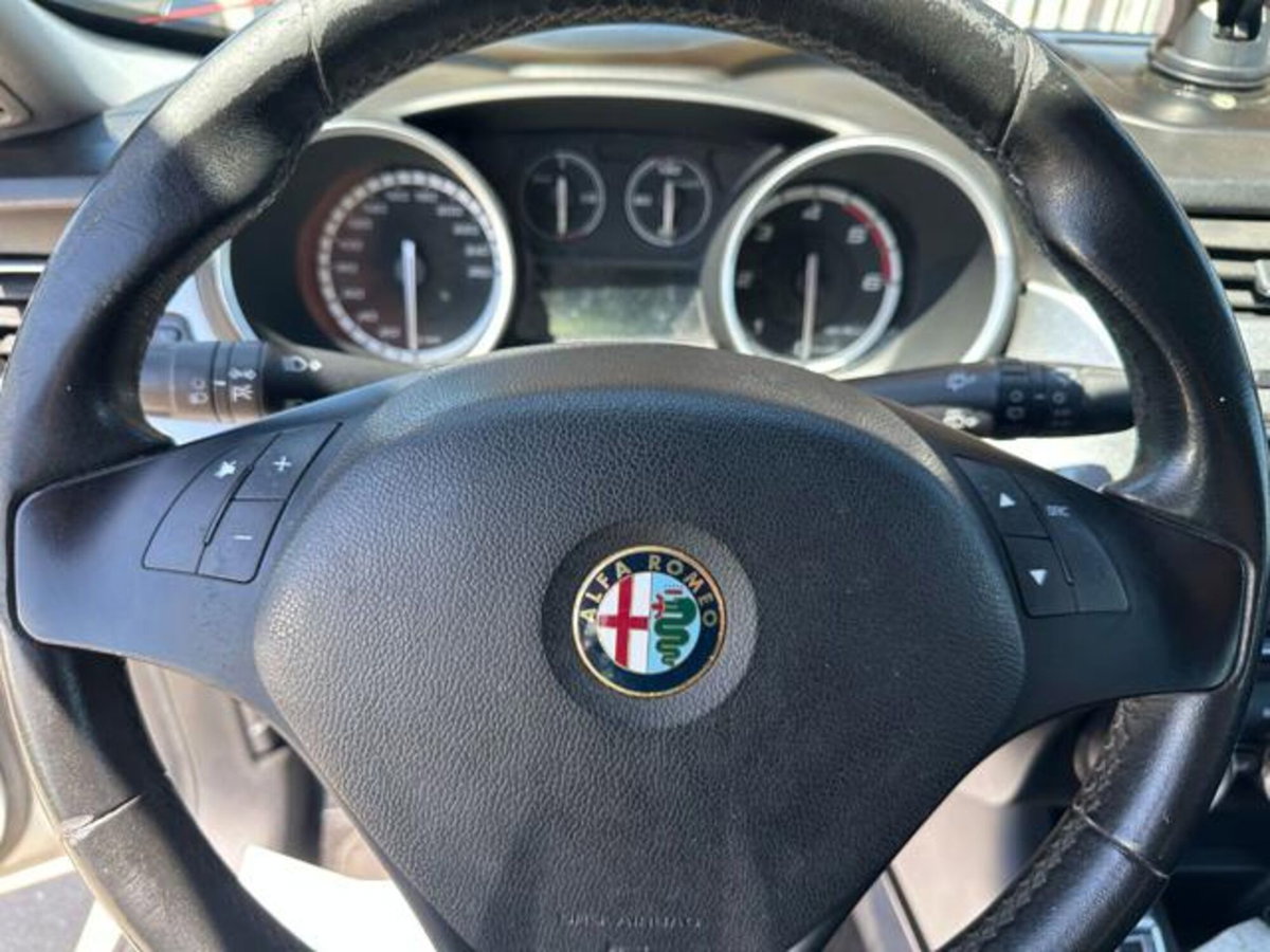 Alfa Romeo Giulietta 1.6 JTDm-2 Exclusive (15)
