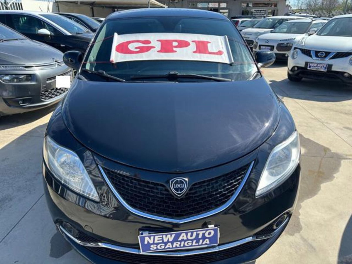 Lancia Ypsilon 1.2 69 CV 5 porte GPL Gold Plus (2)