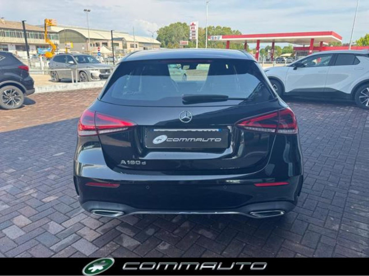 Mercedes-Benz Classe A Sedan 180 d Automatic 4p. Premium (4)