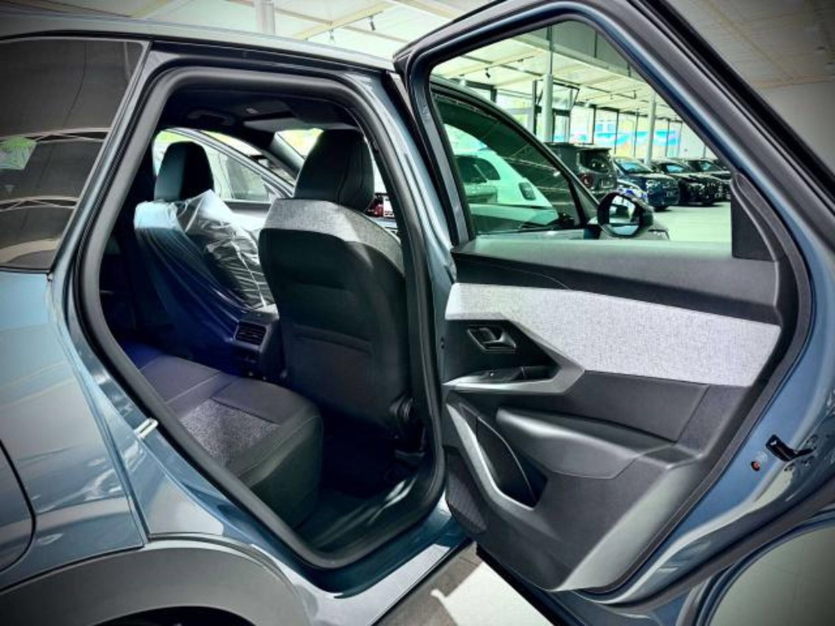 Peugeot 3008 1.2 hybrid Allure 145cv e-dcs6 (14)