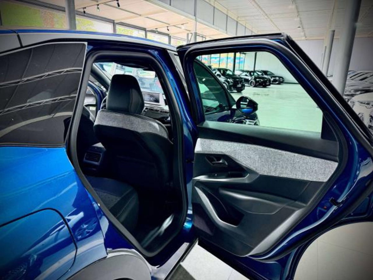 Peugeot 3008 1.2 hybrid Allure Business 145cv e-dcs6 (14)