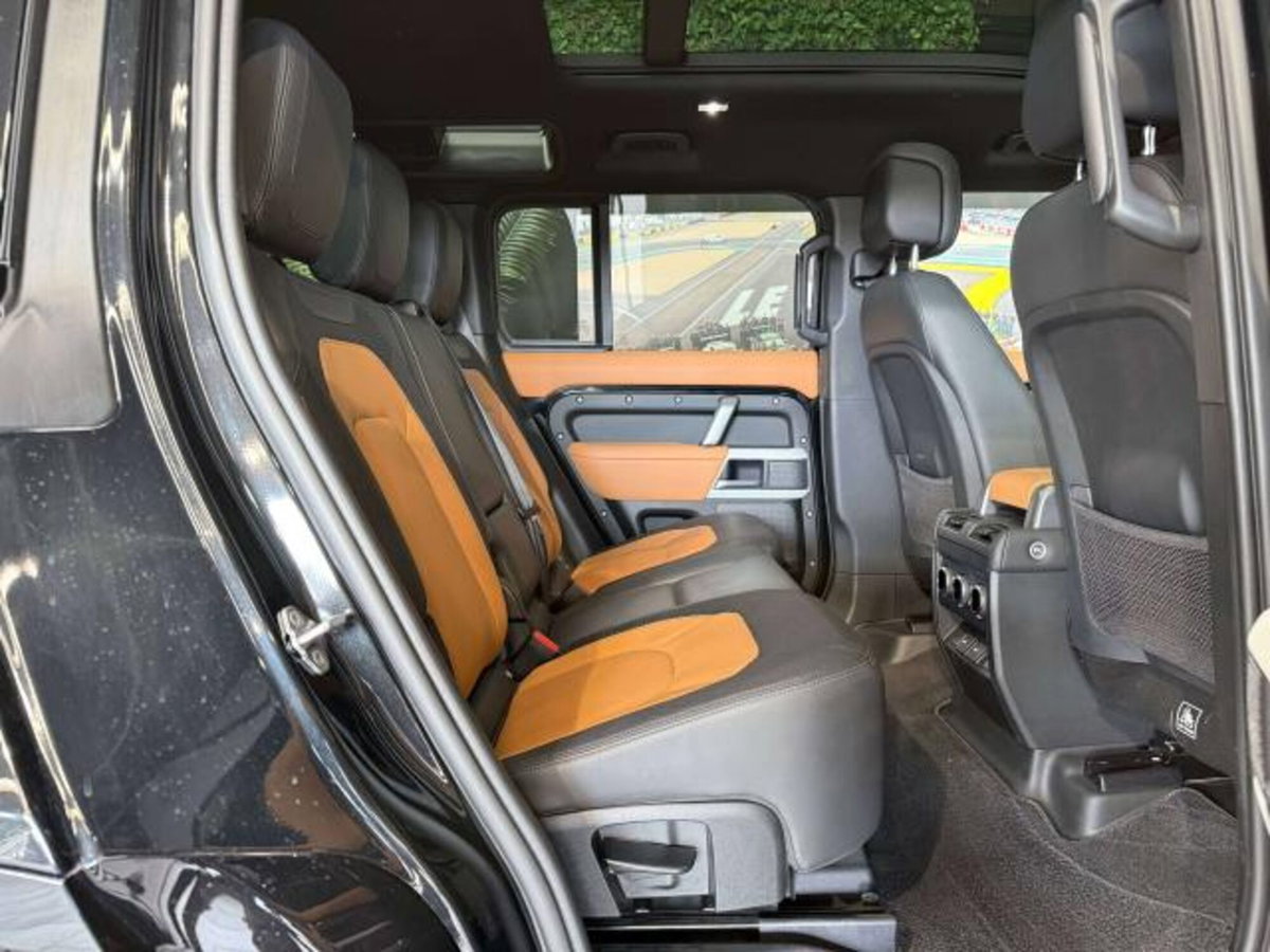 Land Rover Defender 110 3.0d i6 mhev X-Dynamic HSE awd 250cv auto (11)
