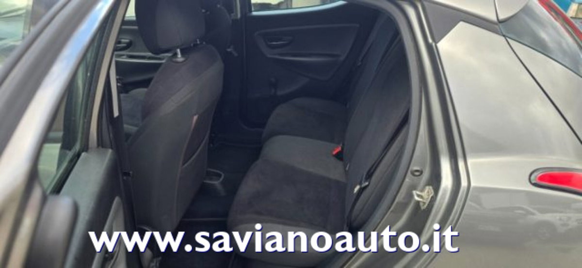 Lancia Ypsilon 0.9 TwinAir 85 CV 5 porte Metano Ecochic Gold (7)