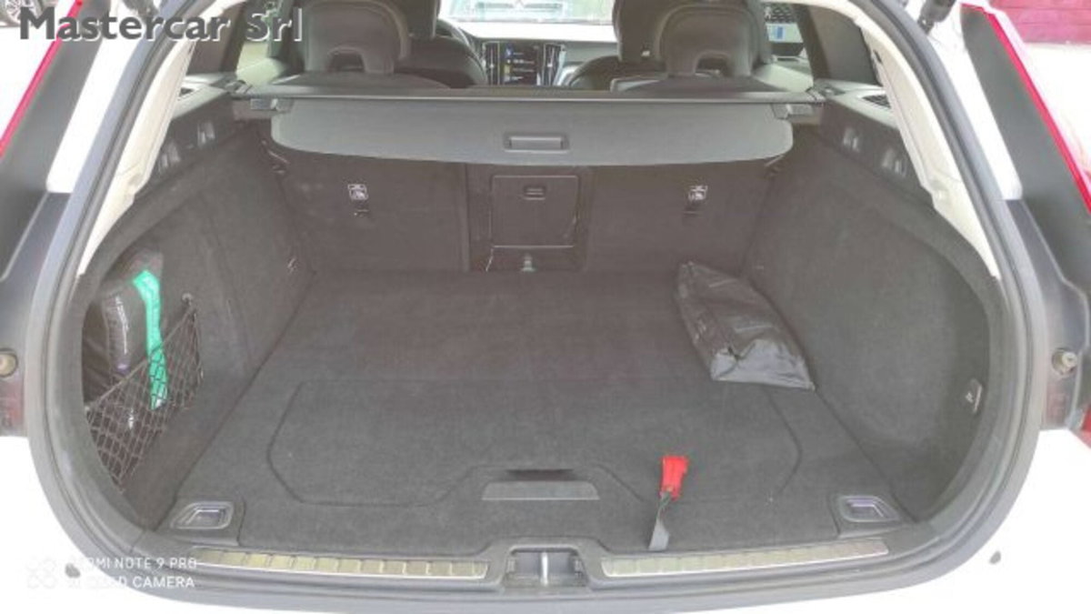 Volvo V60 B4 (d) Geartronic Momentum Business Pro (15)