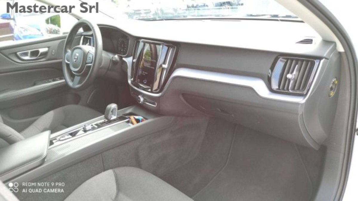 Volvo V60 B4 (d) Geartronic Momentum Business Pro (9)