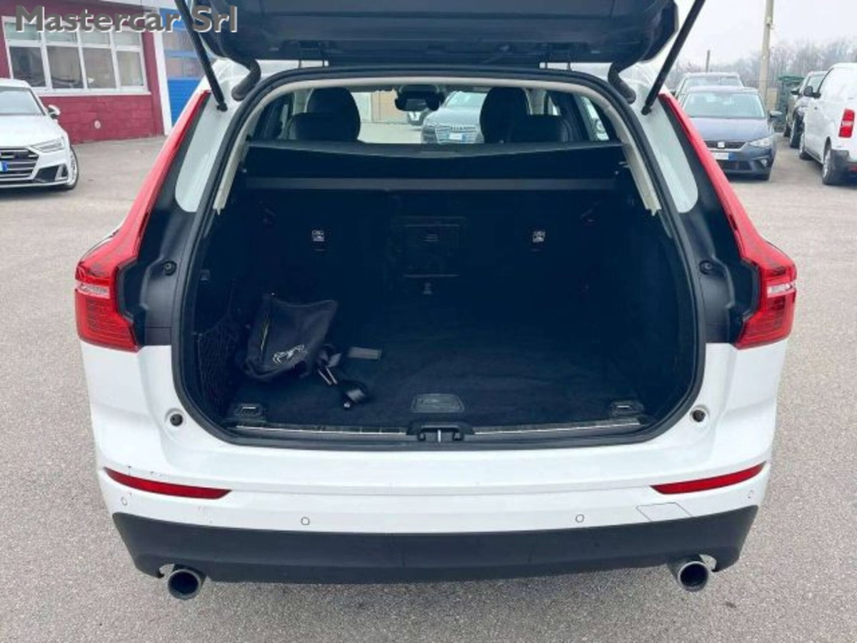 Volvo XC60 2.0 b4 Essential auto (14)