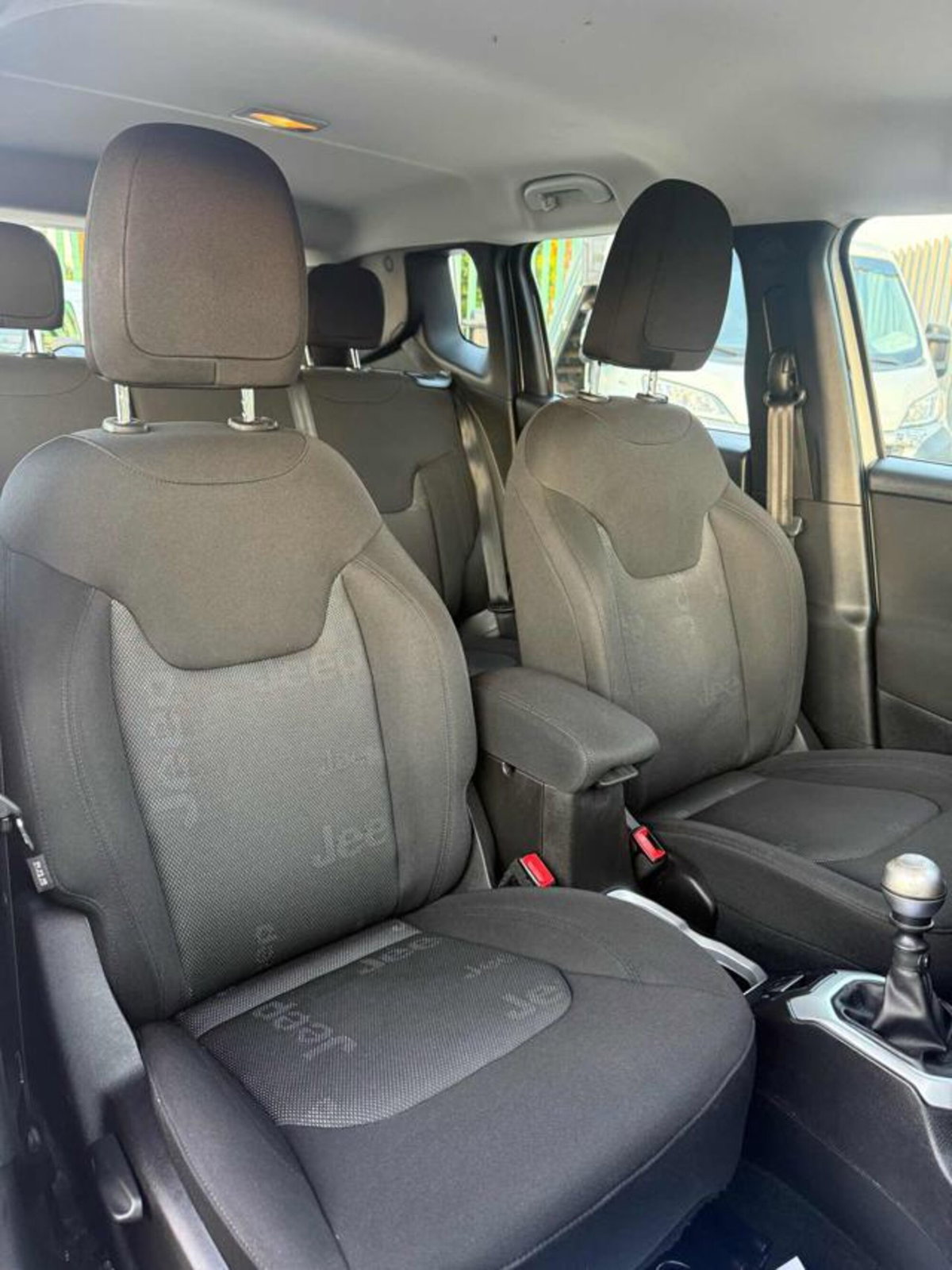 Jeep Renegade 1.6 Mjt 120 CV Longitude (9)