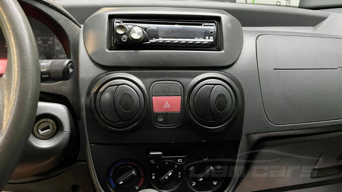 Fiat Qubo 1.3 MJT 75 CV Trekking (13)