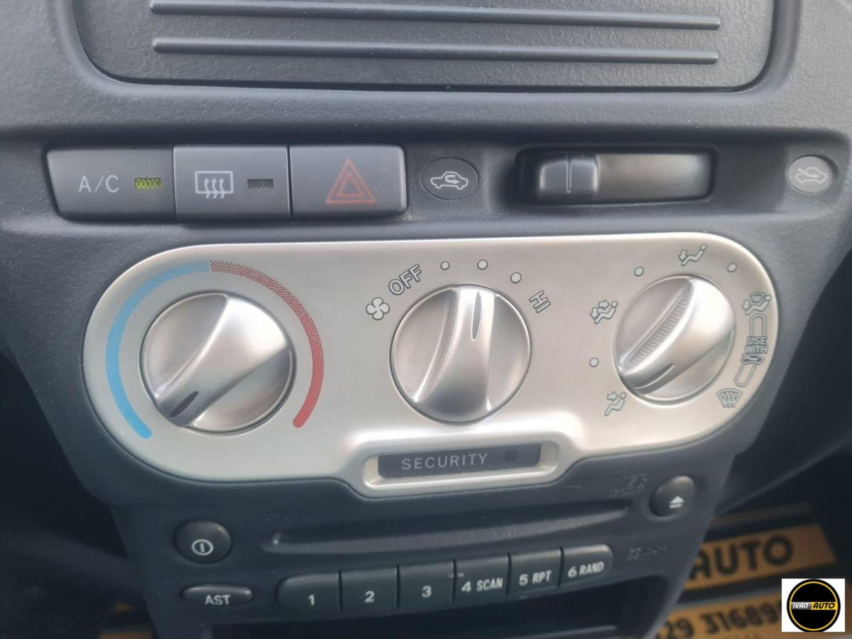 Toyota Yaris 1.3i 16V cat Sol Blue '03 (17)