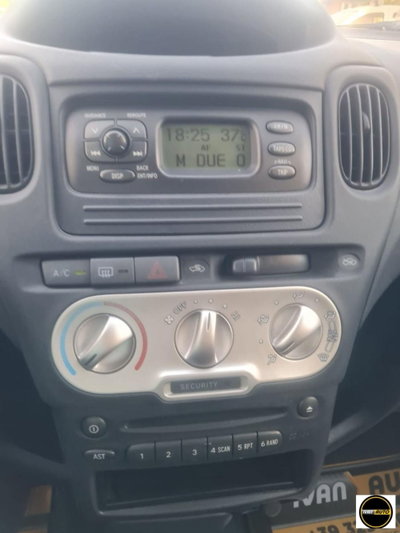 Toyota Yaris 1.3i 16V cat Sol Blue '03 (18)