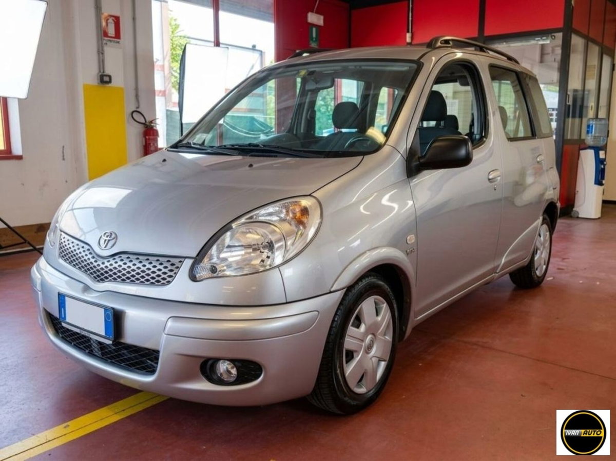 Toyota Yaris 1.3i 16V cat Sol Blue '03 (2)