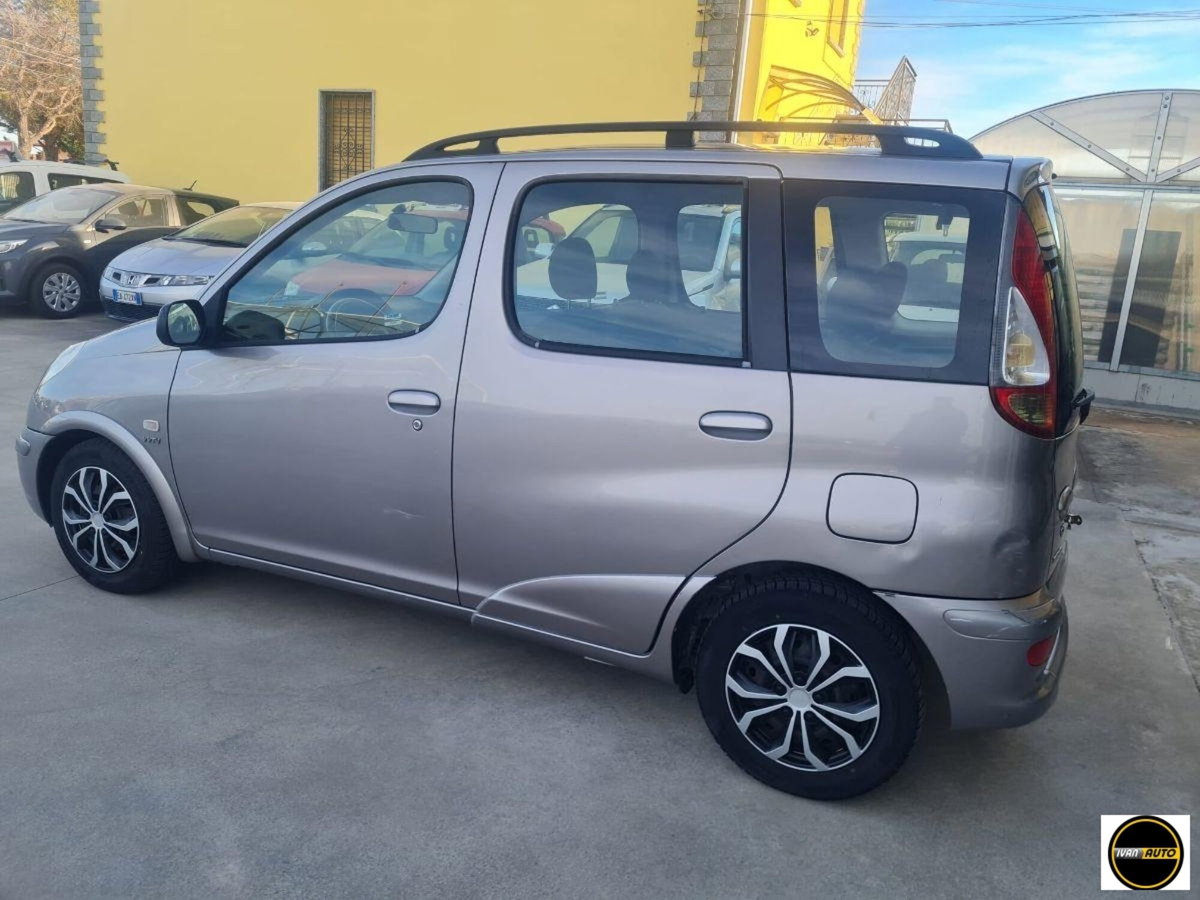 Toyota Yaris 1.3i 16V cat Sol Blue '03 (4)