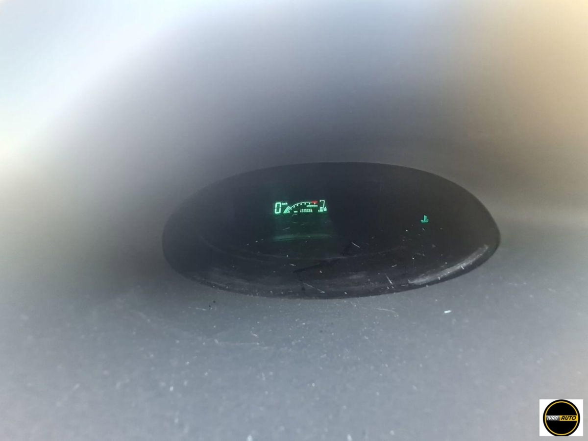 Toyota Yaris 1.3i 16V cat Sol Blue '03 (7)