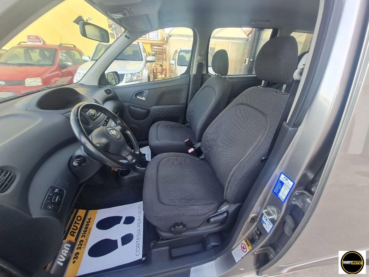 Toyota Yaris 1.3i 16V cat Sol Blue '03 (8)