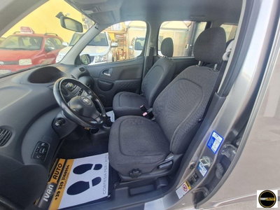 Toyota Yaris 1.3i 16V cat Sol Blue '03 (8)
