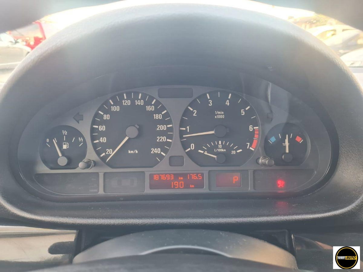 BMW Serie 3 323i cat 4 porte (10)