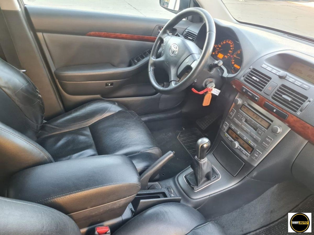 Toyota Avensis Verso 2.0 16V (12)