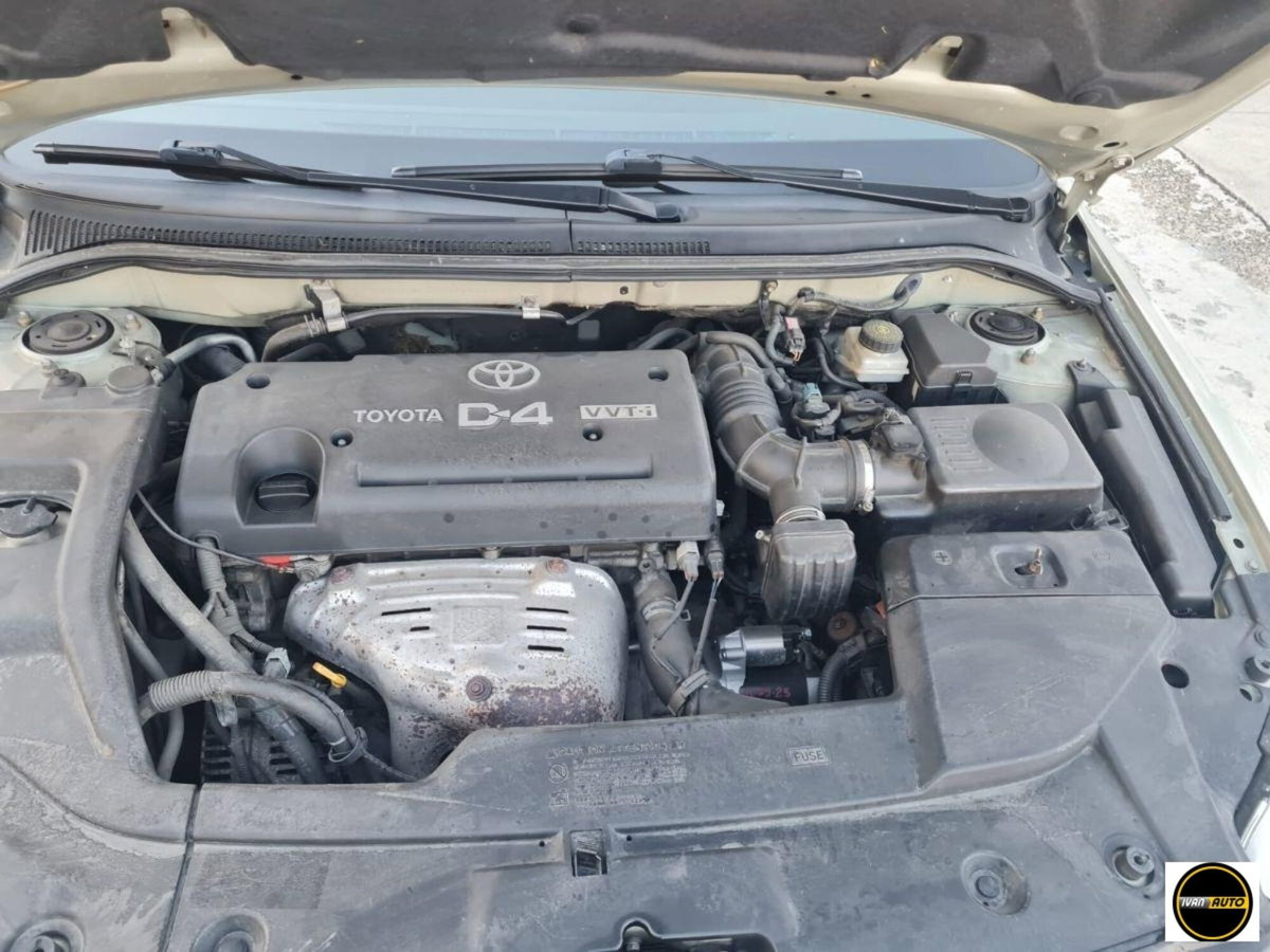 Toyota Avensis Verso 2.0 16V (16)