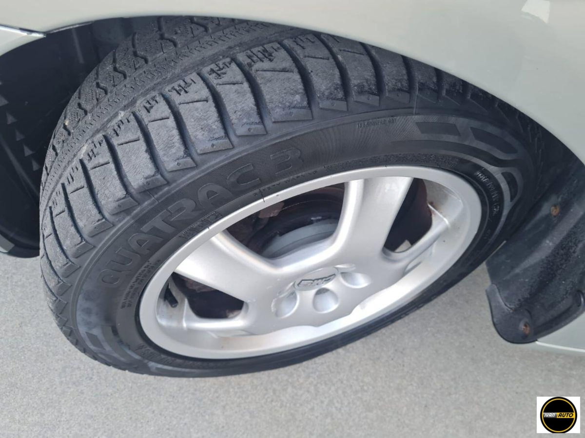 Toyota Avensis Verso 2.0 16V (17)