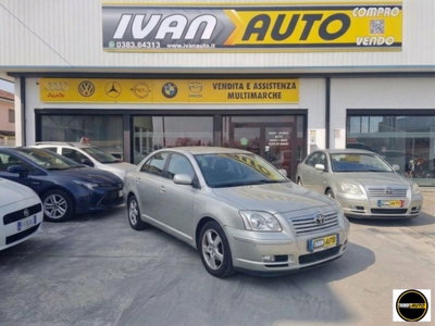 Toyota Avensis Verso 2.0 16V (2)
