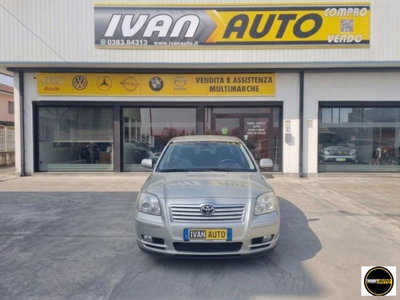 Toyota Avensis Verso 2.0 16V (3)