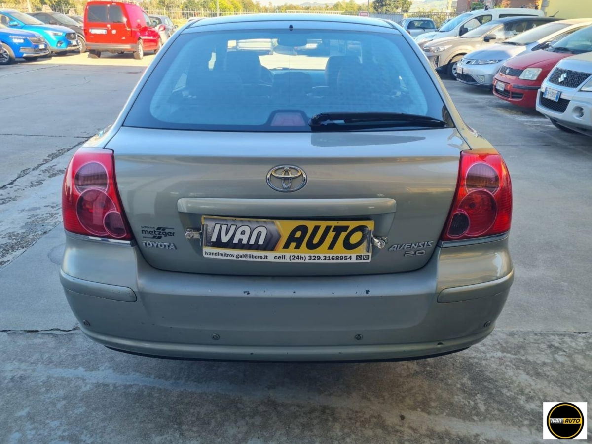 Toyota Avensis Verso 2.0 16V (6)