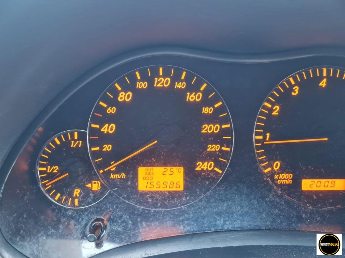 Toyota Avensis Verso 2.0 16V (7)
