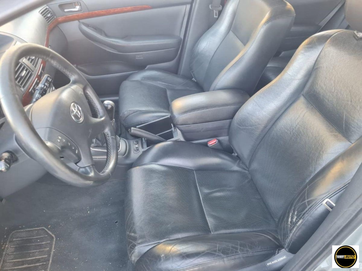 Toyota Avensis Verso 2.0 16V (8)