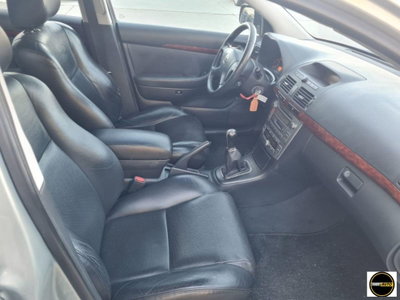 Toyota Avensis Verso 2.0 16V (9)