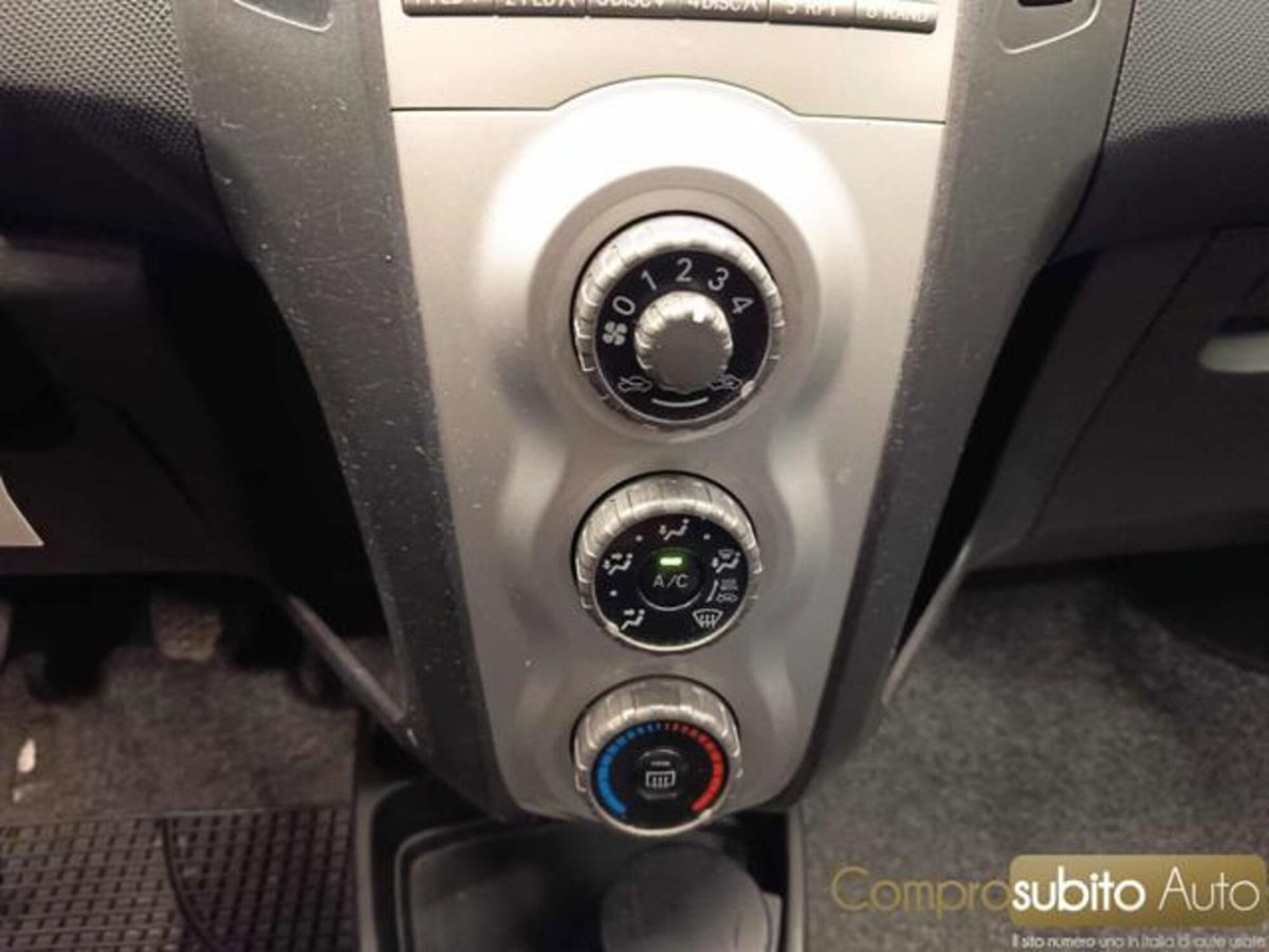 Toyota Yaris 1.0 5 porte (20)