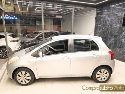 Toyota Yaris 1.0 5 porte (8)