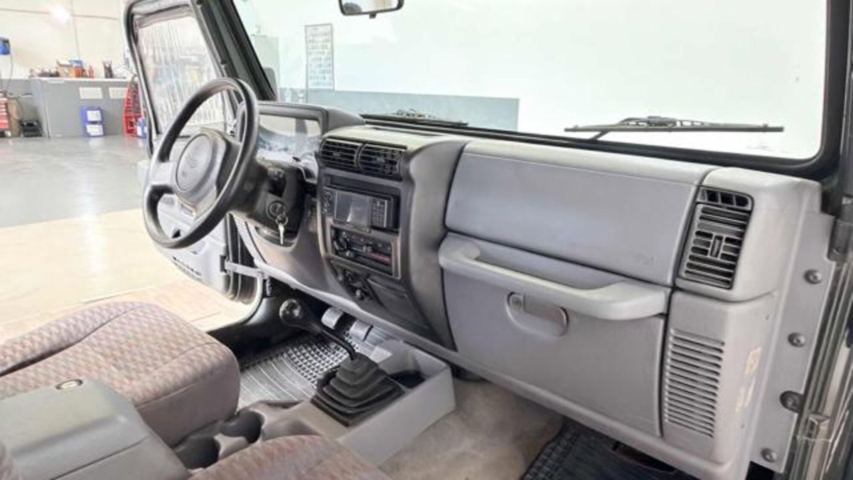 Jeep Wrangler 2.5 cat Soft top (EU) (10)